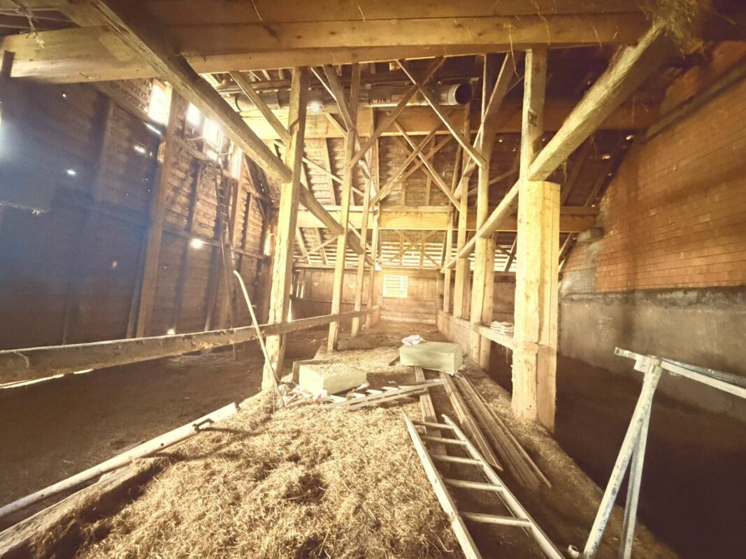 Ferme a rénover gros potentiel plusieurs appartements possibles