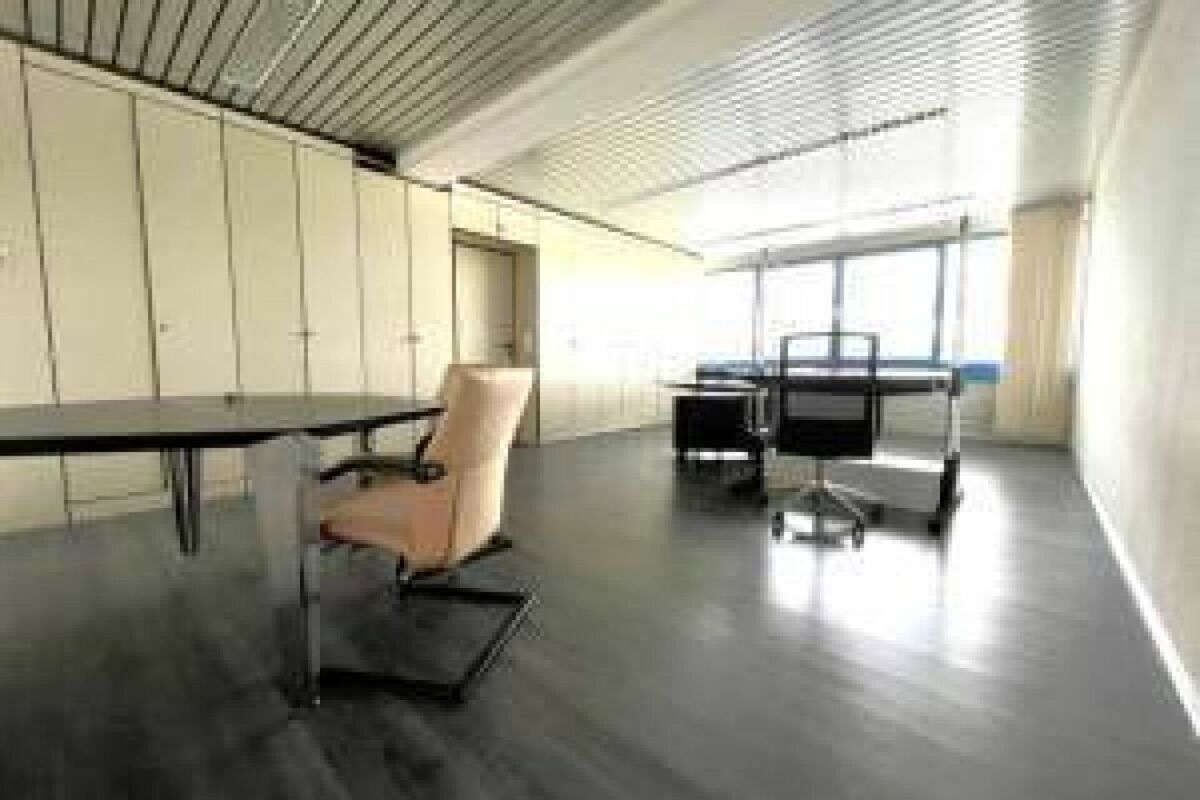 Administratif/Bureau 6 pièces 200 m2 à Kerzers