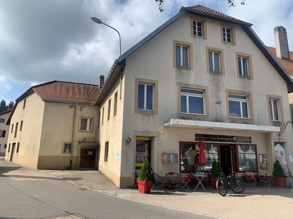 2406 La Brévine/NE Immeuble - 1 commerce boulangerie magasin - 2 appartements - 2 garages 19