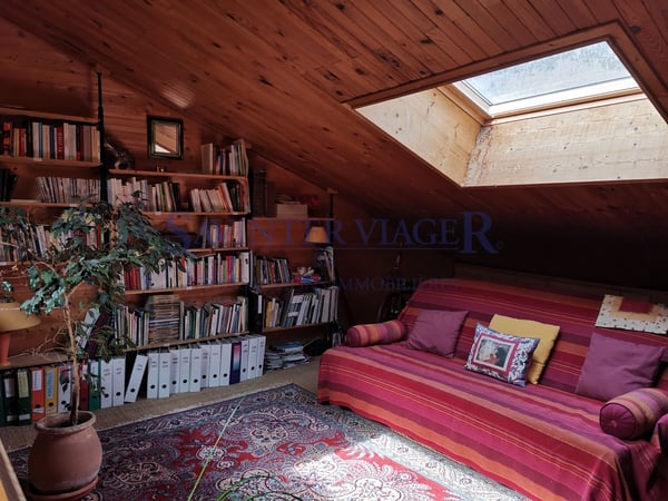 Parcelle de 1969m2. Surfaces à rénover. Source d'eau. 9