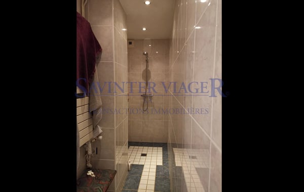 Parcelle de 1969m2. Surfaces à rénover. Source d'eau. 10