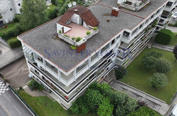 Très bel appartement avec terrasse sur le toit et vue à 360. 1