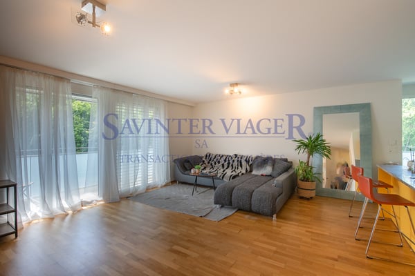 Carouge - Élégant 3 pièces avec vaste balcon et vue dégagée 2
