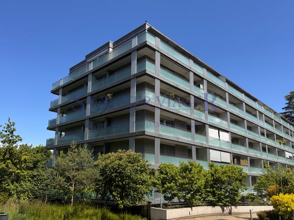 Carouge - Élégant 3 pièces avec vaste balcon et vue dégagée 1