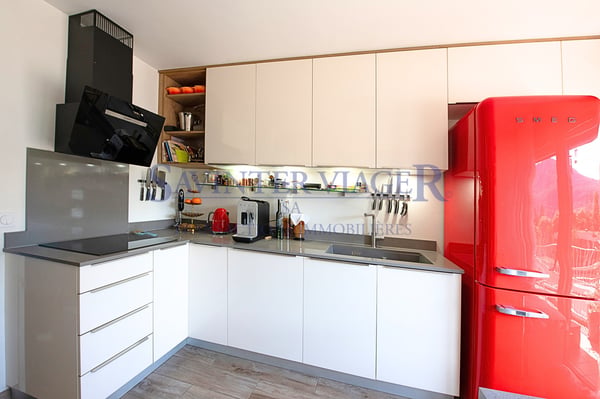 Lumineux appartement T4, rénové, grands balcons et vue montagne 4
