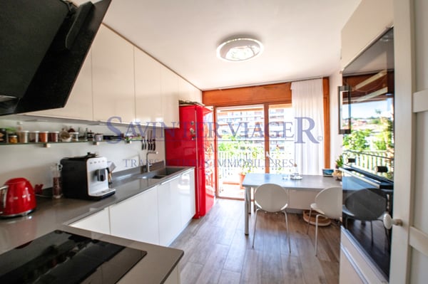 Lumineux appartement T4, rénové, grands balcons et vue montagne 5