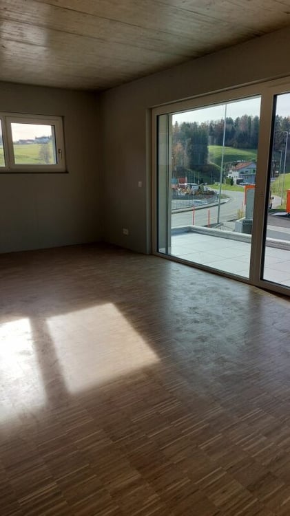 Superbes surfaces commerciales design et neuves à 2 pas de la gare en pleine expansion 16