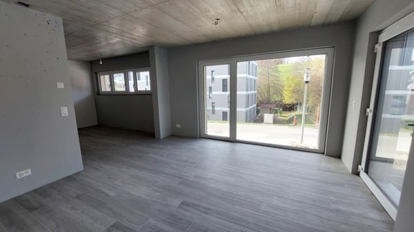 Superbes surfaces commerciales design et neuves à 2 pas de la gare en pleine expansion 1