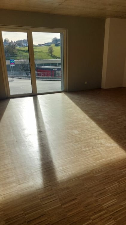 Superbes surfaces commerciales design et neuves à 2 pas de la gare en pleine expansion 14