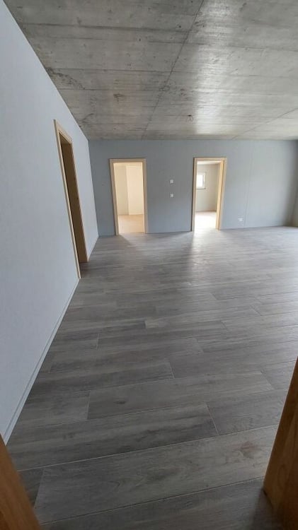 Superbes surfaces commerciales design et neuves à 2 pas de la gare en pleine expansion 2