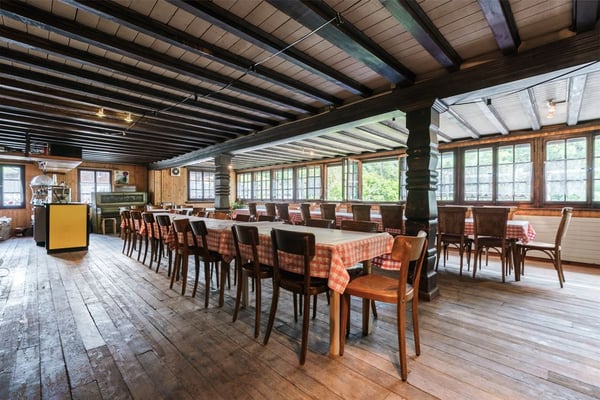 Au coeur du village avec une belle histoire et un gros potentiel 7