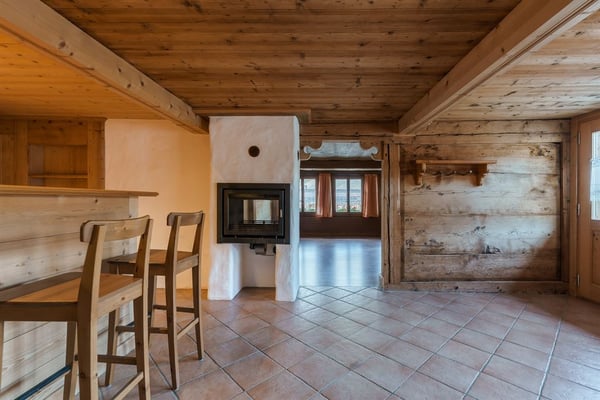 Au coeur du village avec une belle histoire et un gros potentiel 8