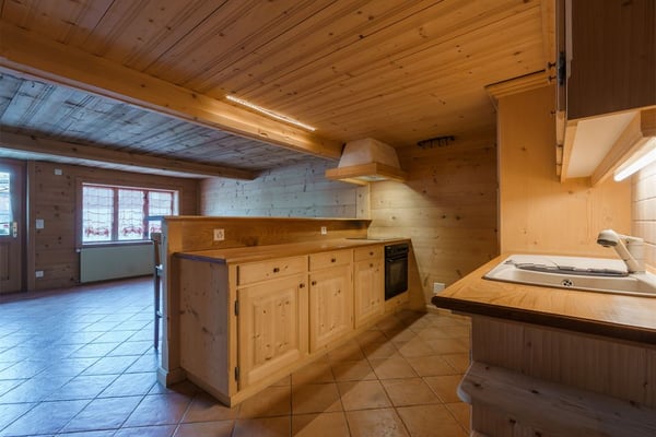 Au coeur du village avec une belle histoire et un gros potentiel 9