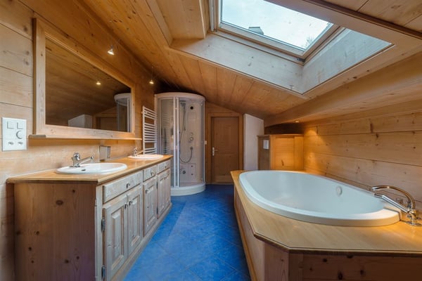 Au coeur du village avec une belle histoire et un gros potentiel 11