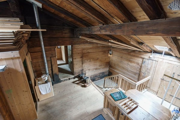 Au coeur du village avec une belle histoire et un gros potentiel 13