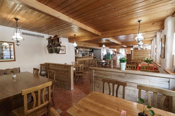 Au coeur du village avec une belle histoire et un gros potentiel 5