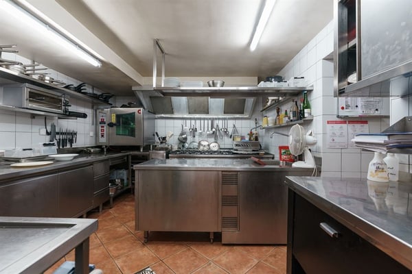 Au coeur du village avec une belle histoire et un gros potentiel 6