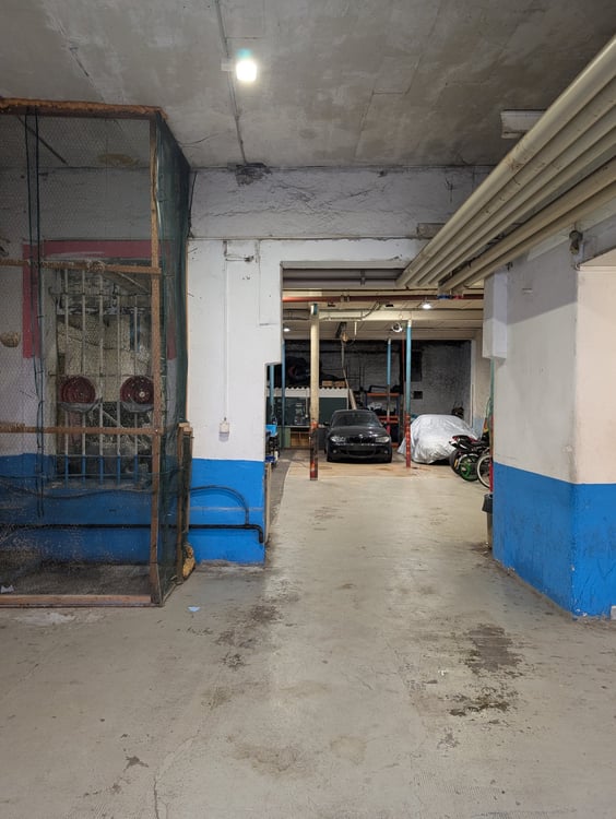 Local commercial / Dépôt au rez-de-chaussée 1