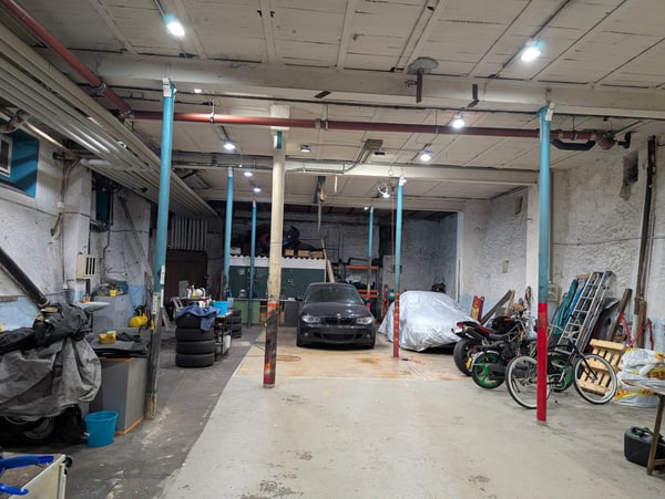 Local commercial / Dépôt au rez-de-chaussée 2