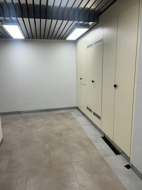 À LOUER - Surface commerciale / bureaux 7