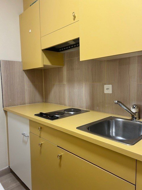 À LOUER - Surface commerciale / bureaux 9