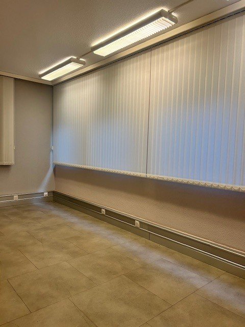 À LOUER - Surface commerciale / bureaux 2