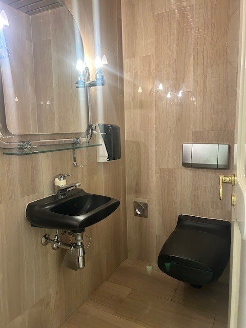 À LOUER - Surface commerciale / bureaux 10