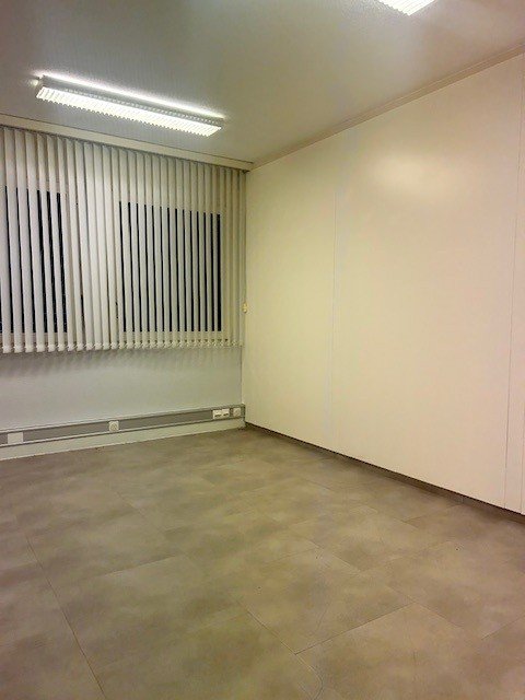 À LOUER - Surface commerciale / bureaux 3