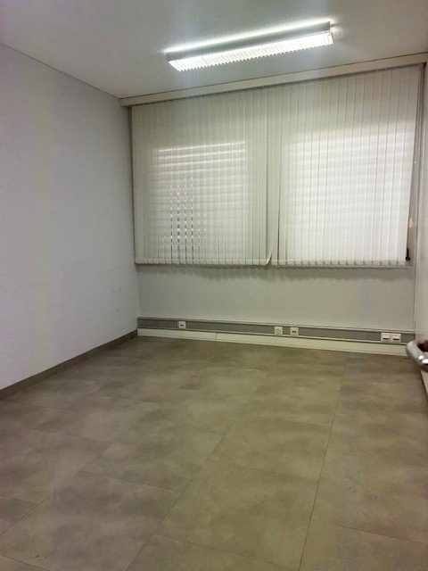 À LOUER - Surface commerciale / bureaux 5