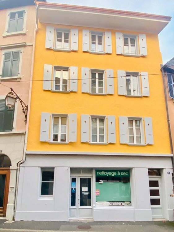 Premier mois de loyer offert : Boutique au rez-de-chaussée 16