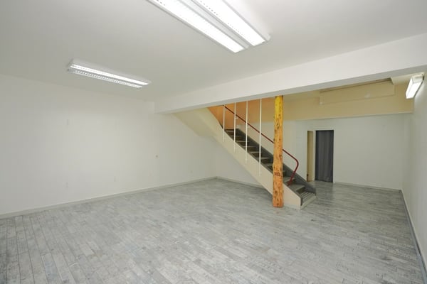 SPACIEUX LOCAL COMMERCIAL À LOUER AU CENTRE DE SIERRE 9