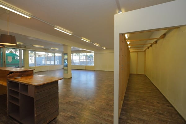 SPACIEUX LOCAL COMMERCIAL À LOUER AU CENTRE DE SIERRE 8