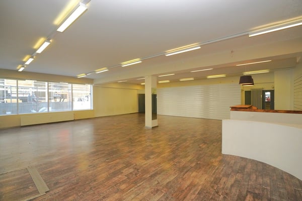 SPACIEUX LOCAL COMMERCIAL À LOUER AU CENTRE DE SIERRE 6