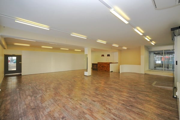 SPACIEUX LOCAL COMMERCIAL À LOUER AU CENTRE DE SIERRE 5