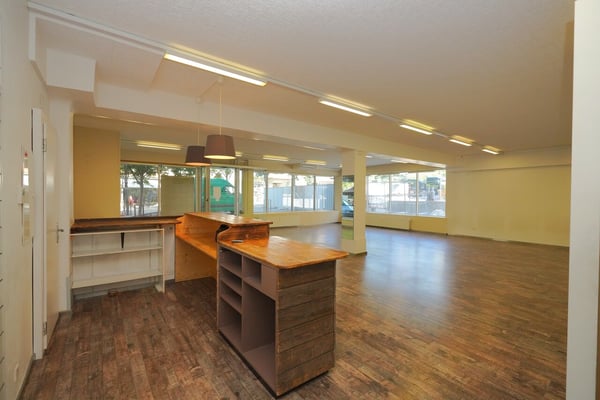 SPACIEUX LOCAL COMMERCIAL À LOUER AU CENTRE DE SIERRE 7