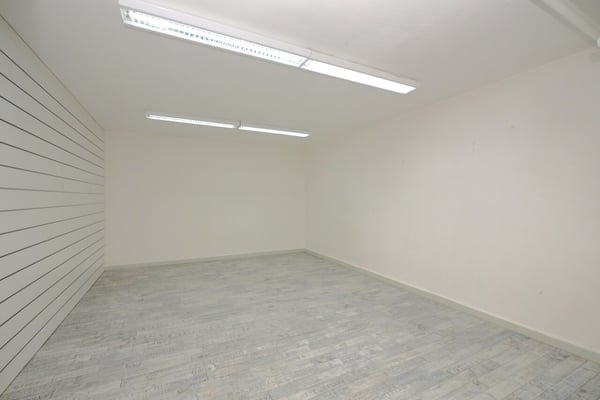 SPACIEUX LOCAL COMMERCIAL À LOUER AU CENTRE DE SIERRE 4