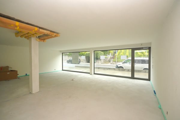 COMMERCE BRUT À SIERRE 2