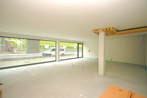 COMMERCE BRUT À SIERRE 1