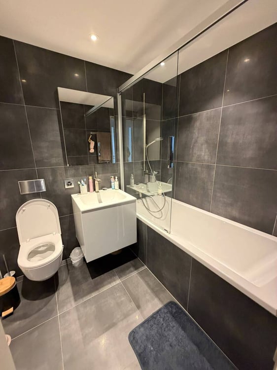 VESSY - Duplex Meublé de Standing 4 pièces ?370 m² + Ascenseur Privé 12
