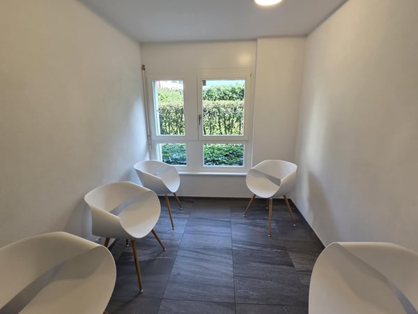 Local actuellement affecté en cabinet médical entièrement rénové au coeur de la ville de Sion 2