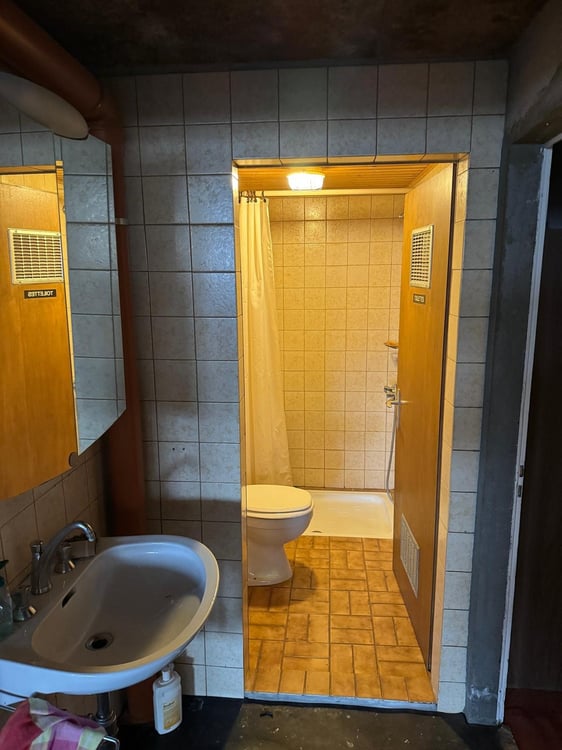 A louer local de 240 m2 4