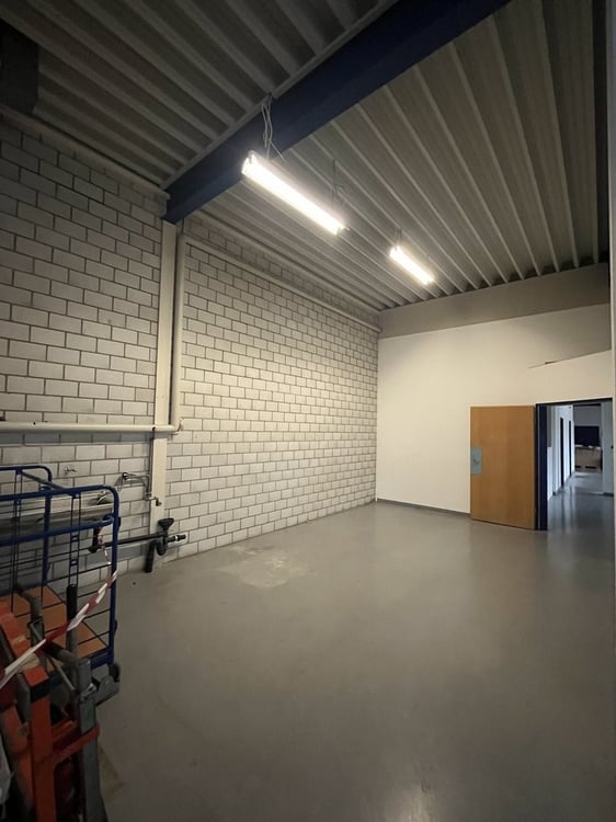 730 m2 Lagerräume zu vermieten / Locaux de 730m2 à louer ! 3