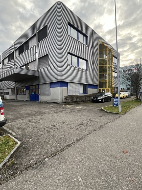 730 m2 Lagerräume zu vermieten / Locaux de 730m2 à louer ! 1