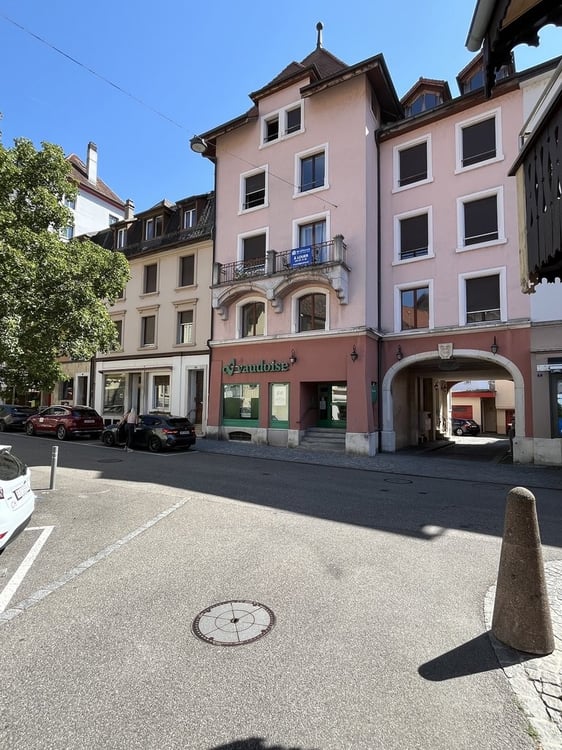 Appartement de 2.5pcs à louer pour de suite au centre de Moutier ! 1