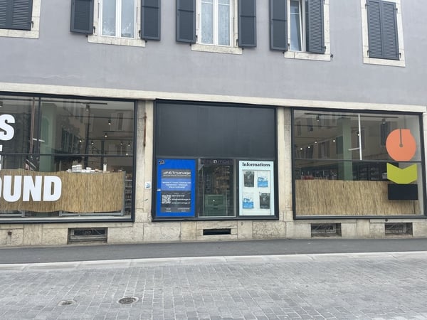 Vitrine à louer à la Place du Marché ! 3