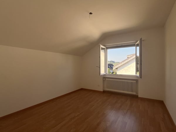 Schöne 4.5 Zimmerwohnung in Arch zu vermieten ! 3