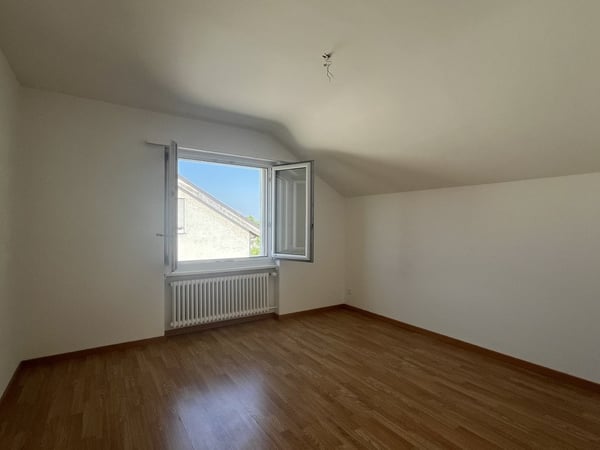 Schöne 4.5 Zimmerwohnung in Arch zu vermieten ! 4