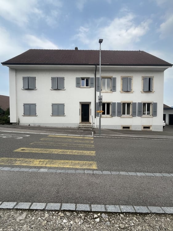 Appartement de 3.5pcs à louer au centre de Courtedoux 1