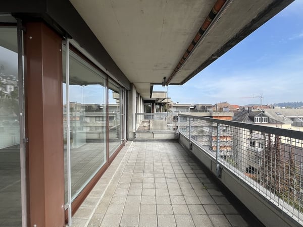 Appartement de 4.5pcs attique rénové à louer à Bienne 7