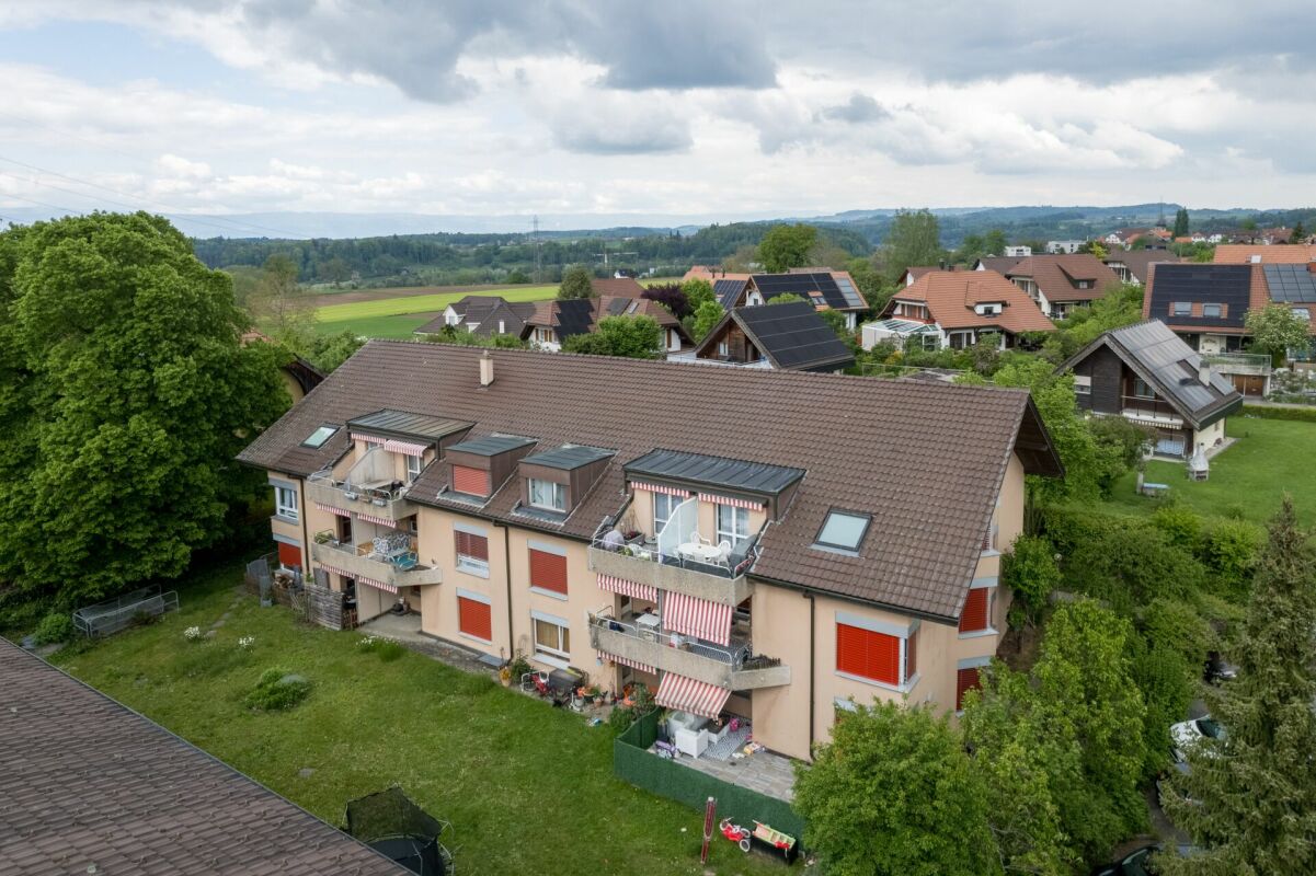 Appartement de 3.5 pces au rez-de-chaussée avec terrasse et pelouse / 3.5-Zimmer-Wohnung im Erdgeschoss mit Terrasse und Rasen Bösingen